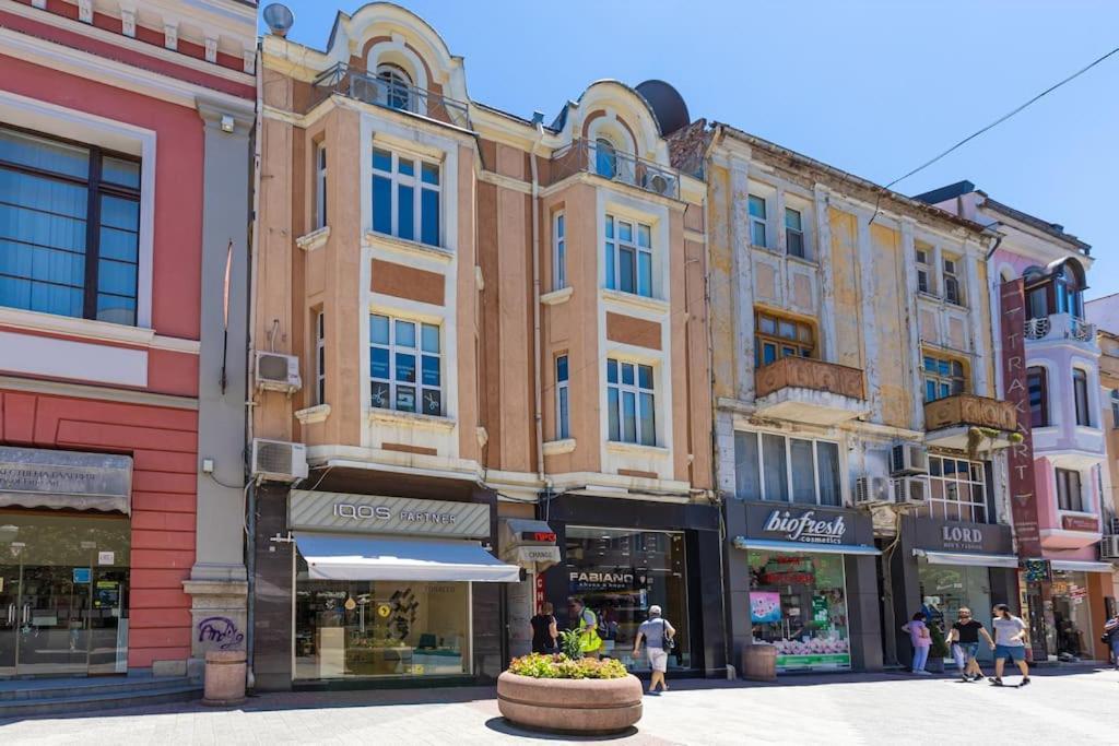 House Of History , Rooms In The Main Street Plovdiv Buitenkant foto